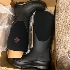 NIB! Women’s size 6 Muck Chore boot!